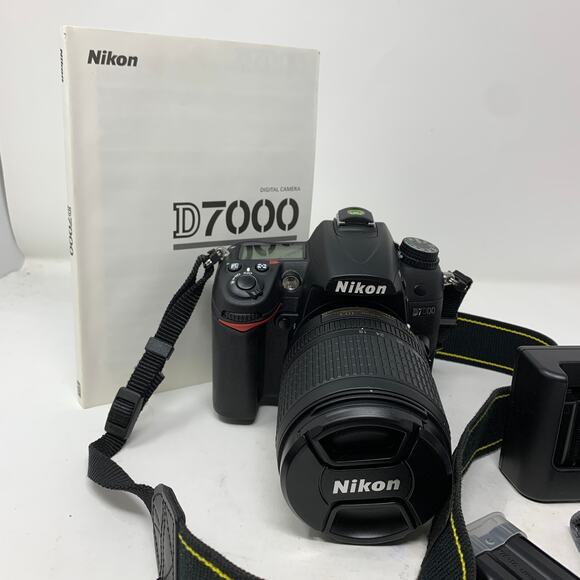 Nikon D7000 16.2 Megapixel Digital SLR Camera W/18-105mm Lens + Accessories - Picture 10 of 14